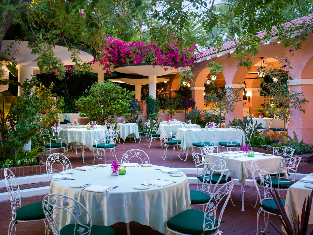 Los Angeles, CA: Glamorous city weddings in iconic venues and luxury estates. image