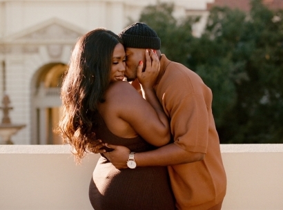 Elegant Engagement Portraits in Charleston’s Historic Streets image home page block