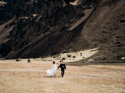 How to Capture Stunning Sunset Photos at Your Beach Wedding image home page block