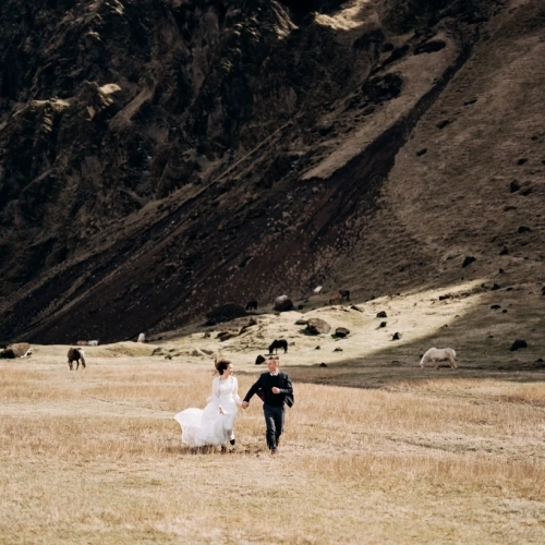 How to Capture Stunning Sunset Photos at Your Beach Wedding image service page blog